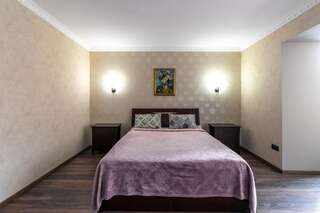 Апарт-отели Vinograd Hotel Гродно Cемейный номер с собственной ванной комнатой-4