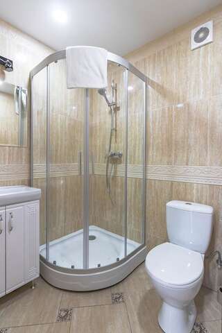 Апарт-отели Vinograd Hotel Гродно Четырехместный номер с собственной ванной комнатой-6